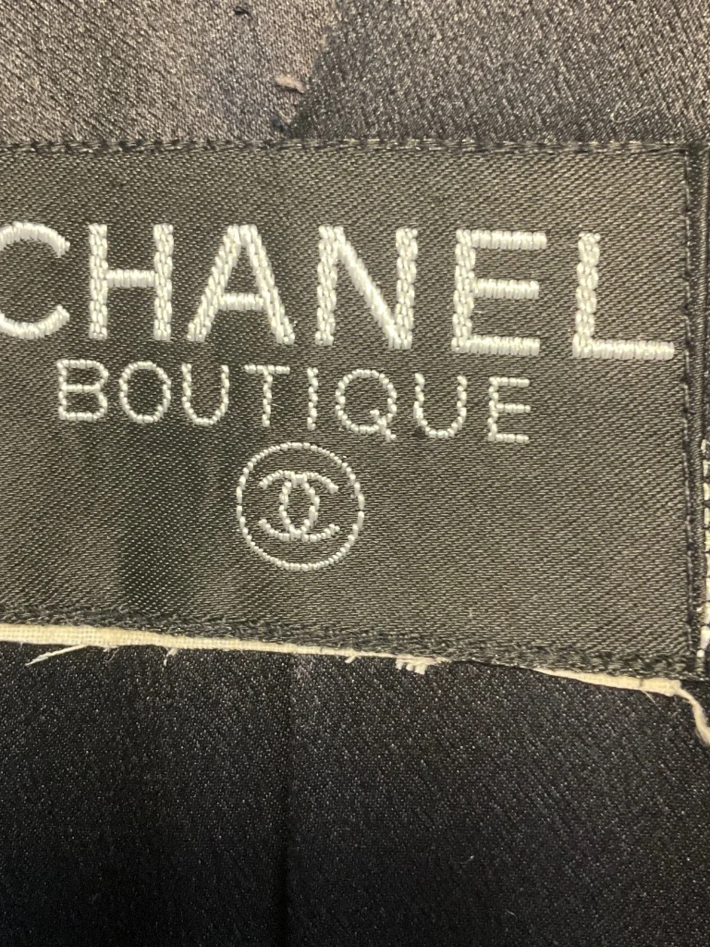 CHANEL BOUTIQUE VINTAGE BLACK DOUBLE BREASTED BELTED FULL LENGTH COAT WITH CC LO